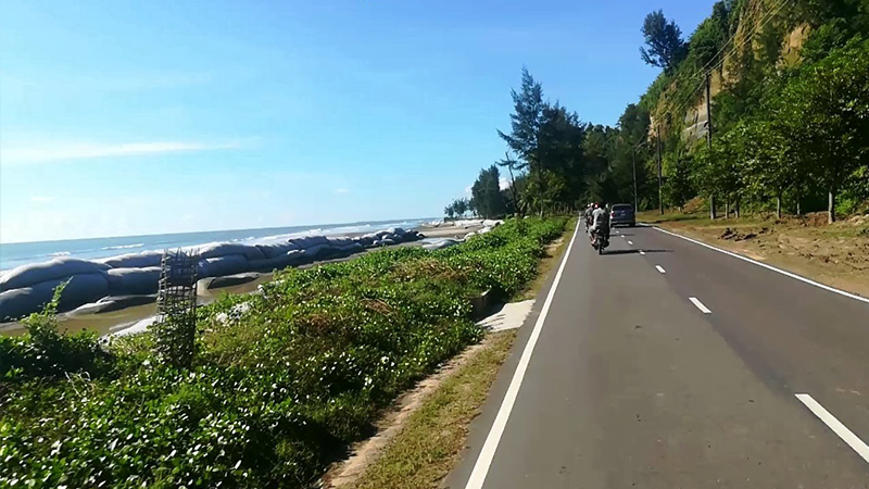 চট্টগ্রাম মেরিন ড্রাইভে বাইক