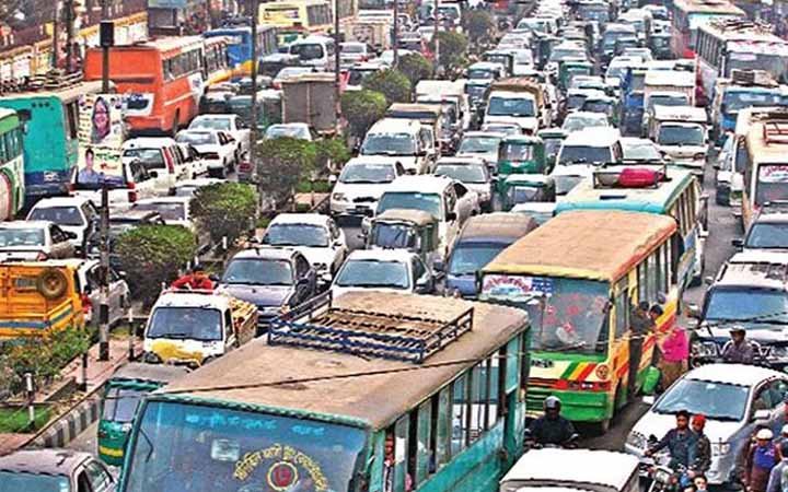 দূরপাল্লার বাসে গেটলক সার্ভিস: মানছেন না কেউ