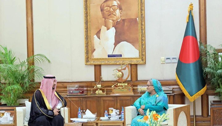 প্রধানমন্ত্রীর সঙ্গে সৌদি রাষ্ট্রদূতের সাক্ষাৎ