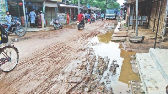 পীরগঞ্জ পৌর এলাকায় বেহাল রাস্তাঘাট জনগণের ভোগান্তি