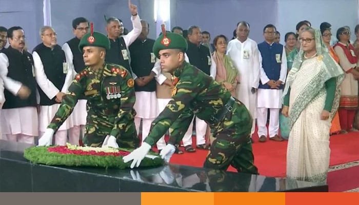 বঙ্গবন্ধুর প্রতিকৃতিতে প্রধানমন্ত্রীর শ্রদ্ধা