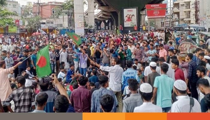 COTA কোটা বাতিলের দাবিতে দেশের বিভিন্ন জায়গায় অবরোধ-বিক্ষোভ
