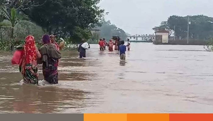 flood বন্যায় প্রায় কয়েক লাখ মানুষ পানিবন্দি