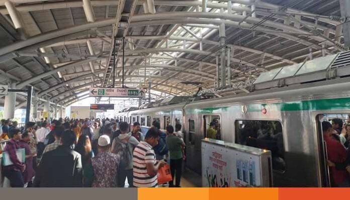 metro rail কোটা আন্দোলনের কারণে যাত্রী বেড়েছে মেট্রোরেলে