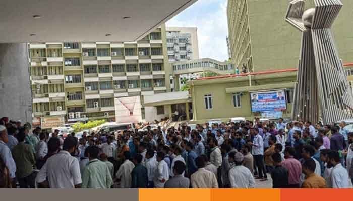 bank বাংলাদেশ ব্যাংকে বিক্ষোভ, পদত্যাগ করেছেন ছয় শীর্ষ কর্মকর্তা