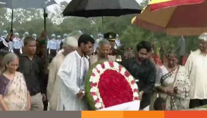 স্মৃতিসৌধে ড. ইউনূস ও ১৩ উপদেষ্টার শ্রদ্ধা