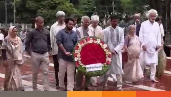 কেন্দ্রীয় শহীদ মিনারে ড. মুহাম্মদ ইউনূস ও ১৩ উপদেষ্টার শ্রদ্ধা