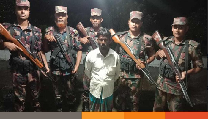 অবৈধ অনুপ্রবেশের দায়ে ভারতীয় নাগরিক আটক