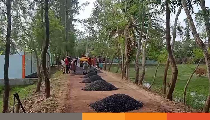 ১ কোটি ৩৩ লাখ টাকার সড়ক হস্তান্তরের আগেই ফাটল!