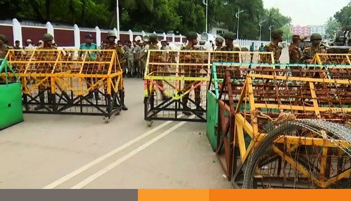 বঙ্গভবনের সামনে থমথমে পরিস্থিতি