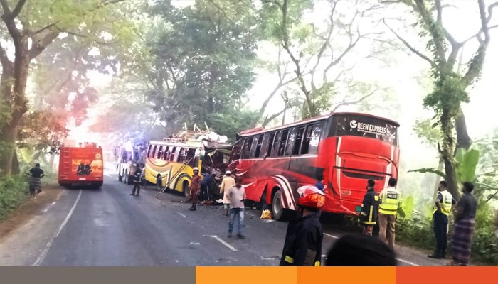 ফরিদপুরে দুই বাসের মুখোমুখি সংঘর্ষে নিহত ৫ 