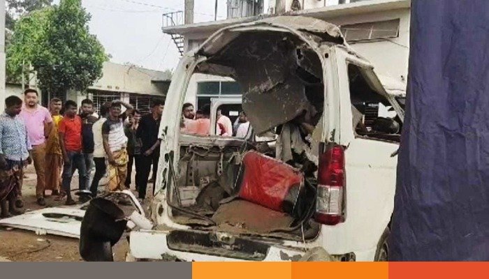 ধামরাইয়ে মাইক্রোবাসের সিলিন্ডার বিস্ফোরণ, নিহত ১