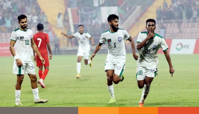 ২-১ গোলের জয়ে বছর শেষ করল বাংলাদেশ