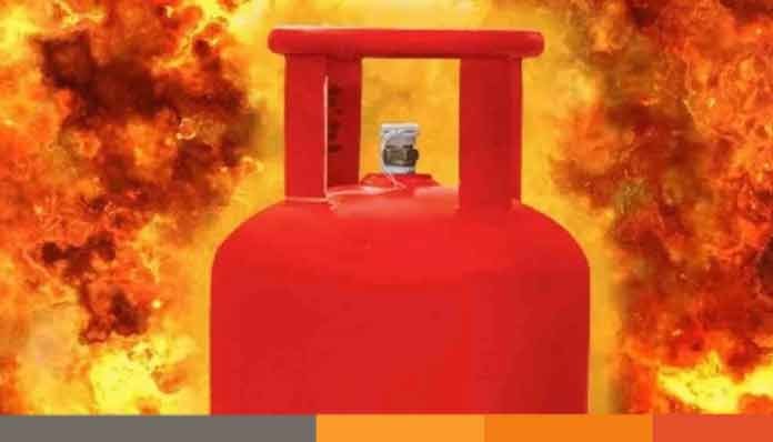 মিরপুরে গ্যাস সিলিন্ডার লিকেজ থেকে বিস্ফোরণ, নারী-শিশুসহ দগ্ধ ৭