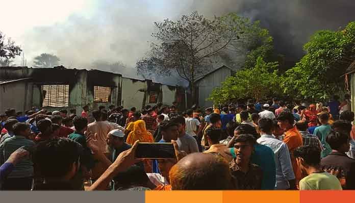 গাজীপুরে সড়কে আরেক কারখানার শ্রমিকেরা, সংঘর্ষ-আগুনে রণক্ষেত্র