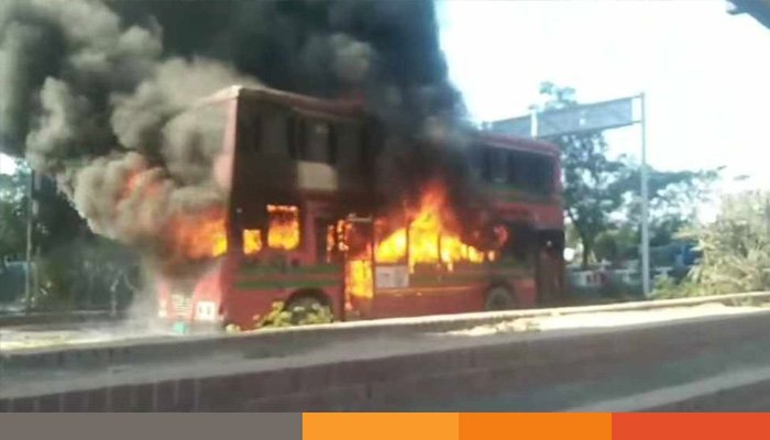 রাজধানীতে বিআরটিসির বাসে আগুন
