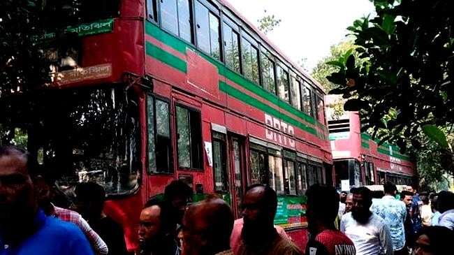 তিন ছাত্রের মৃত্যুর দায় কার প্রশ্ন আইইউটি উপাচার্যের