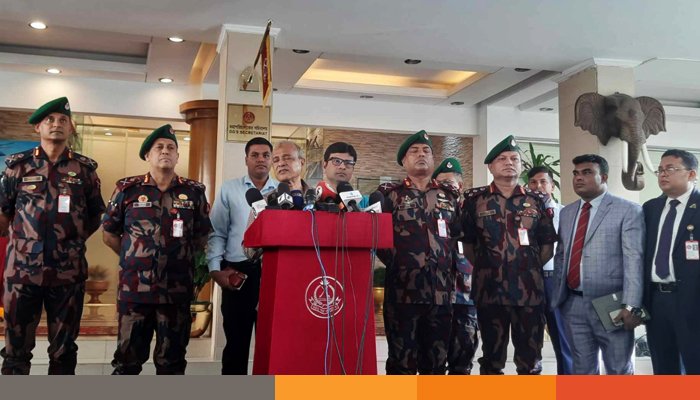 দ্রুতই বিডিআর হত্যাকণ্ডের পুনঃতদন্ত হবে : স্বরাষ্ট্র উপদেষ্টা