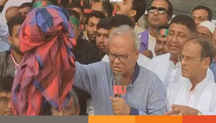 স্ত্রীর ভারতীয় শাড়ি রাস্তায় ফেলে আগুনে পোড়ালেন রিজভী