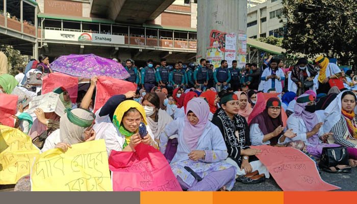 স্বাস্থ্যসেবায় ফিরছেন ট্রেইনি চিকিৎসকরা