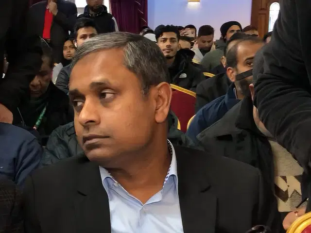 যুক্তরাজ্যের লন্ডনে শেখ হাসিনার ভার্চুয়াল সমাবেশের দর্শকসারিতে সিলেট ৩ আসনের সাবেক সংসদ সদস্য হাবিবুর রহমান হাবিব