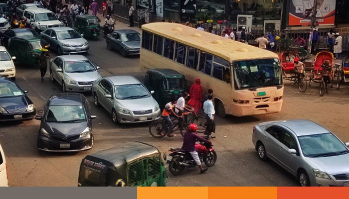 রাজধানী রাজধানীতে নিয়ম না মানার প্রতিযোগিতায় চালক-পথচারী