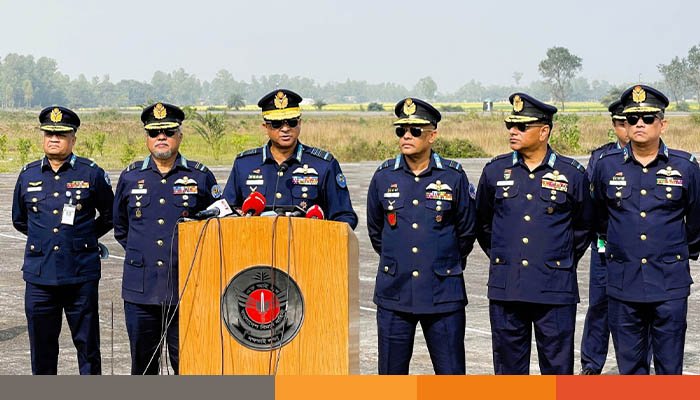 বিমান বাহিনী প্রধানের বগুড়া বিমানবন্দর এলাকা পরিদর্শন