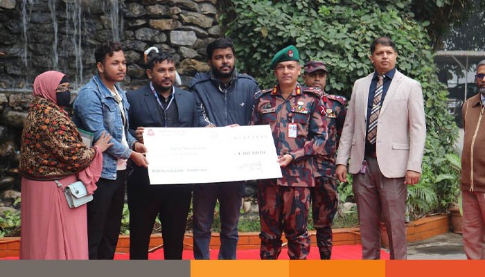 বৈষম্যবিরোধী আন্দোলনে আহত রাতুলকে আর্থিক সহায়তা দিলো বিজিবি