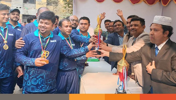 ক্রিকেটের জনপ্রিয়তা ছড়াতে মাঠে খেলতে নামলেন চাঁদপুরের চিকিৎসকরা ক্রিকেটের জনপ্রিয়তা ছড়াতে মাঠে খেলতে নামলেন চাঁদপুরের চিকিৎসকরা