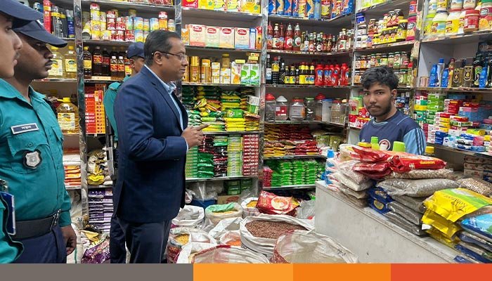 নিষিদ্ধ পলিথিন জব্দ, জরিমানা ও কারখানা সিলগালা নিষিদ্ধ পলিথিন জব্দ, জরিমানা ও কারখানা সিলগালা