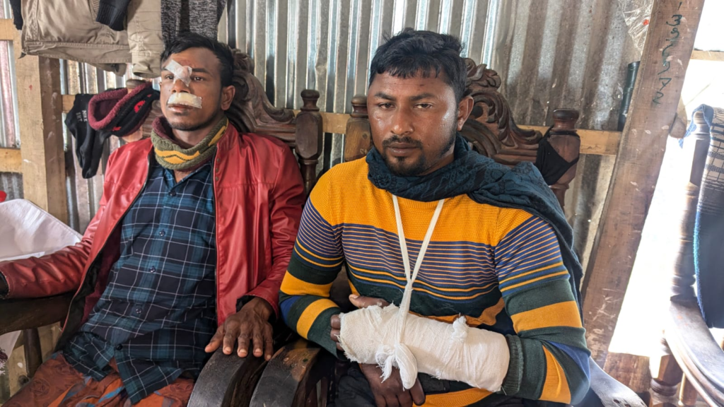 গভীর সমুদ্রে জেলেদের সংঘর্ষ