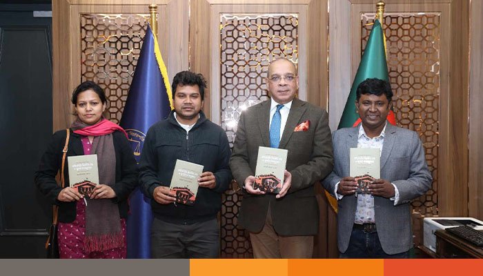 জুলাই গণঅভ্যুত্থান নিয়ে সাংবাদিক ডালিমের লেখা বইয়ের মোড়ক উন্মোচন করলেন প্রধান বিচারপতি জুলাই গণঅভ্যুত্থান নিয়ে সাংবাদিক ডালিমের লেখা বইয়ের মোড়ক উন্মোচন করলেন প্রধান বিচারপতি