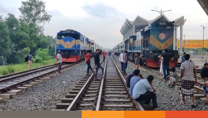 সার্ভার জটিলতায় কমলাপুরে ট্রেনের শিডিউল বিপর্যয়