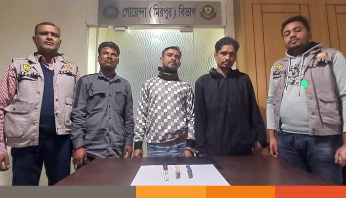 রাজধানীতে দেশীয় অস্ত্রসহ ডাকাত দলের ৩ সদস্য গ্রেফতার