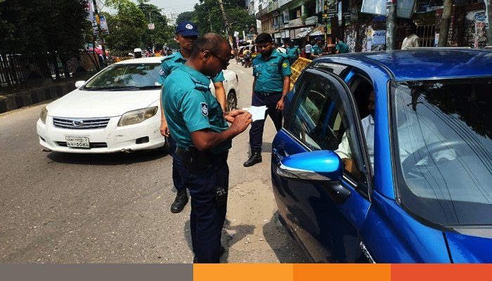 রাজধানীতে ট্রাফিক আইন লঙ্ঘনে ডিএমপির ১৯০৮ মামলা