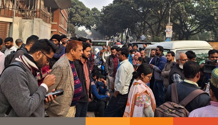 সচিবালয়ের সামনে ৪৩তম বিসিএসে বাদ পড়ারা