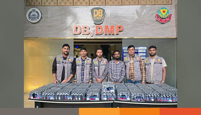 ফেনসিডিল ও প্রাইভেটকারসহ মাদক কারবারি গ্রেফতার