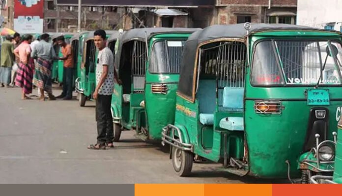 সিএনজিতে মিটারের বেশি ভাড়া নিলে মামলা-জরিমানার নির্দেশ বাতিল সিএনজিতে মিটারের বেশি ভাড়া নিলে মামলা-জরিমানার নির্দেশ বাতিল সিএনজিতে মিটারের বেশি ভাড়া নিলে মামলা-জরিমানার নির্দেশ বাতিল করেছে বিআরটিএ। সরকার নির্ধারিত মিটারের ভাড়ার অতিরিক্ত ভাড়া নিলে মামলা ও ৫০ হাজার টাকা পর্যন্ত জরিমানা করার নির্দেশনা প্রত্যাহার করা হয়েছে। রোববার (১৬ ফেব্রুয়ারি) সকালে বিআরটিএ পরিচালক (ইঞ্জিনিয়ারিং) শীতাংশু শেখর বিশ্বাস স্বাক্ষরিত একটি বিজ্ঞপ্তিতে বিষয়টি নিশ্চিত করেন। বিজ্ঞপ্তিতে বলা হয়, গ্যাস বা পেট্রোল চালিত ৪-স্ট্রোক থ্রি-হুইলার অটোরিকশার জন্য সরকার নির্ধারিত মিটারের ভাড়ার হারের, অতিরিক্ত ভাড়া আদায়ের অভিযোগের বিষয়ে মামলা রুজু করার নির্দেশনায় জারিকৃত আদেশটি নির্দেশক্রমে বাতিল করা হলো। এর আগে, মঙ্গলবার (১১ ফেব্রুয়ারি) সিএনজি বা পেট্রলচালিত অটোরিকশার চালক মিটারের বেশি ভাড়া আদায় করলে, মামলা দেওয়ার জন্য পুলিশকে নির্দেশ দেয় সরকারের নিয়ন্ত্রক সংস্থা বাংলাদেশ সড়ক পরিবহন কর্তৃপক্ষ (বিআরটিএ)। সড়ক পরিবহন আইনে ভাড়া সংক্রান্ত অপরাধে, চালকের বিরুদ্ধে সর্বোচ্চ ৫০ হাজার টাকা পর্যন্ত জরিমানার বিধান ছিলো। এর প্রতিবাদে মিটার অনুযায়ী ভাড়া না নেয়ার দাবিতে, আজ সকাল থেকে রাস্তা অবরোধ করে বিক্ষোভ করে সিএনজিচালিত অটোরিকশা চালকেরা। ১ দফা দাবিতে রাজধানীর রামপুরা, হাতিরঝিল, মিরপুর ১৪ ও ঢাকা-চট্টগ্রাম মহাসড়কসহ বেশ কিছু গুরুত্বপূর্ণ পয়েন্ট অবরোধ করে তারা। পরে এক পর্যায়ে তাদের দাবি মেনে নেয়া হয়।