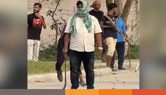 কুয়েটে সংঘর্ষ: ধারালো অস্ত্র হাতে অবস্থান, সেই যুবদল নেতা মাহবুবকে বহিষ্কার