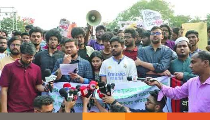 কুয়েট: প্রধান উপদেষ্টার কাছে স্মারকলিপি