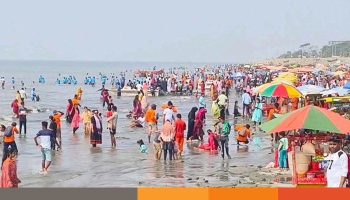 বসন্তের আগমনী ও ভালোবাসা দিবসে কুয়াকাটায় পর্যটকের ঢল