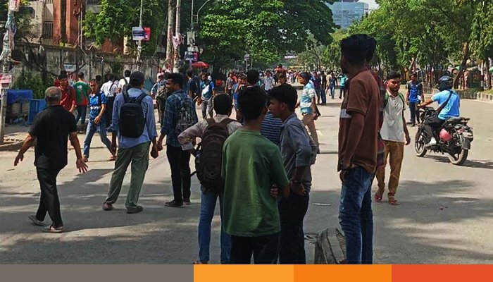 থামছে না দুই কলেজের শিক্ষার্থীদের ধাওয়া পাল্টা-ধাওয়া