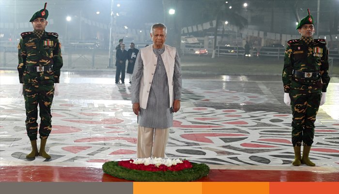 একুশের প্রথম প্রহরে রাষ্ট্রপতি ও প্রধান উপদেষ্টার শহীদদের প্রতি শ্রদ্ধা