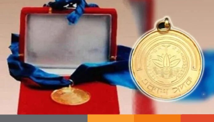 একুশে পদক পাচ্ছেন ১৪ বিশিষ্ট ব্যক্তি ও নারী ফুটবল দল একুশে পদক পাচ্ছেন ১৪ বিশিষ্ট ব্যক্তি ও নারী ফুটবল দল