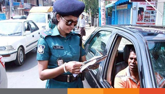 ট্রাফিক আইন লঙ্ঘনে ডিএমপির নতুন ২০০১ মামলা ট্রাফিক আইন লঙ্ঘনে ডিএমপির নতুন ২০০১ মামলা