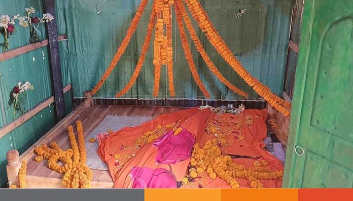 নাটোরে বিয়েবাড়িতে উচ্চস্বরে গান বাজানোর জেরে বাসরঘর ভাঙচুর 