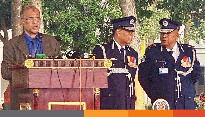 পুলিশ কোনো দল বা গোষ্ঠীর নয়, সব নাগরিকের : স্বরাষ্ট্র উপদেষ্টা