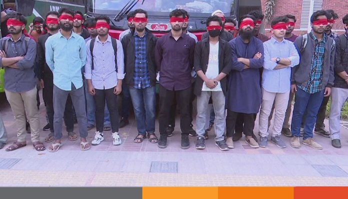 প্রধান উপদেষ্টার সঙ্গে দেখা করতে ঢাকার পথে কুয়েটের ৮০ শিক্ষার্থী প্রধান উপদেষ্টার সঙ্গে দেখা করতে ঢাকার পথে কুয়েটের ৮০ শিক্ষার্থী