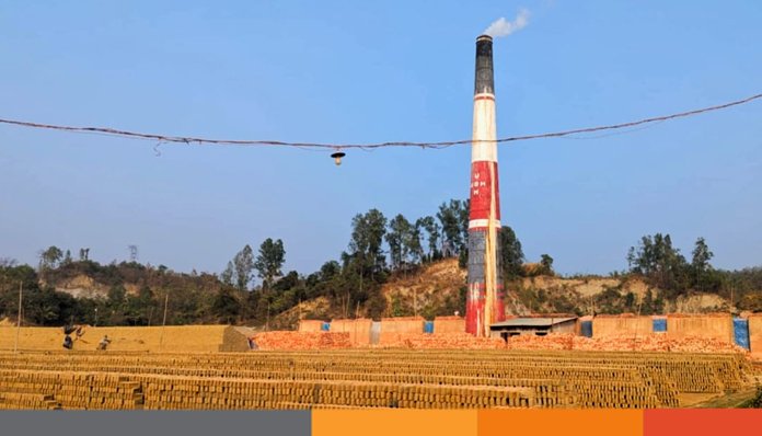 বান্দরবানে বন্ধ হচ্ছে না অবৈধ ইটভাটা: অভিযানের পর উড়ছে চুল্লির ধোঁয়া