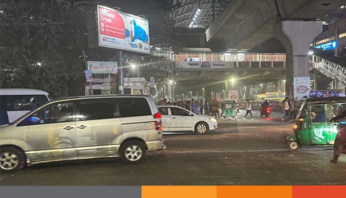 শাহবাগে ৭ ঘণ্টা অবস্থানের পর ফিরে গেলেন শহীদ পরিবারের সদস্যরা শাহবাগে ৭ ঘণ্টা অবস্থানের পর ফিরে গেলেন শহীদ পরিবারের সদস্যরা